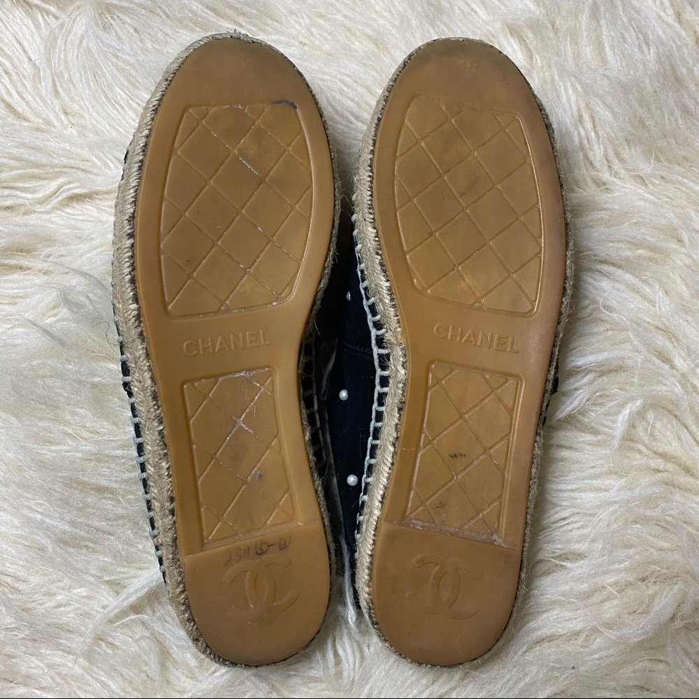 Chanel CC black suede pearl espadrille shoes 38 - Picture 6 of 8